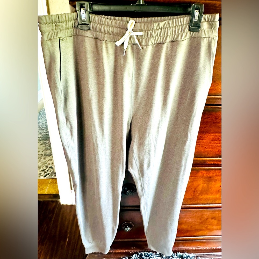Vuori gray performance joggers- women’s XL